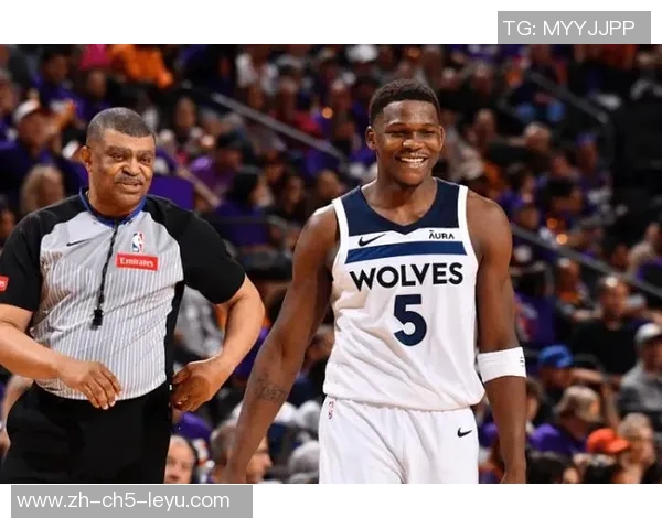 尼克斯与老鹰激战正酣球迷期待精彩对决与惊艳表现 尼克斯与老鹰激战正酣球迷期待精彩对决与惊艳表现